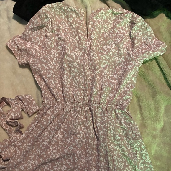 Shein floral romper - Picture 2 of 2